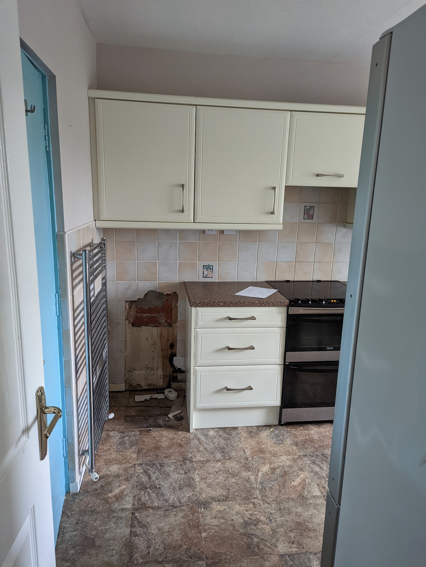 Oak worktop installation Sedgefield, breakfast bar, custom kitchen design Durham, supporting wall removal